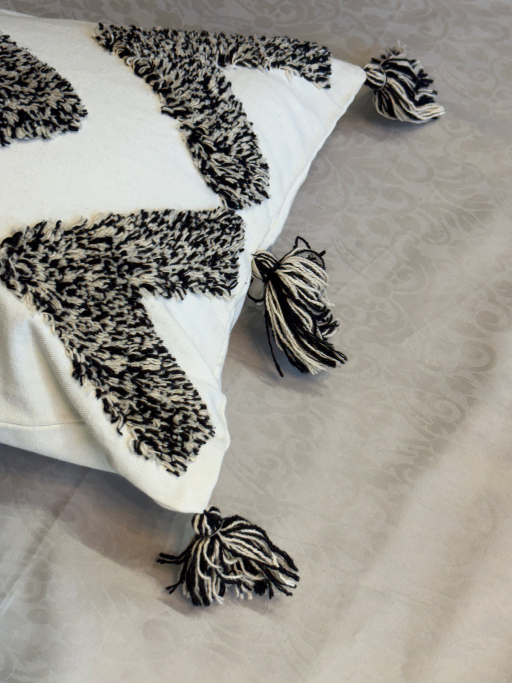 The Onyx Diamond Tufted Lumbar, 12x20
